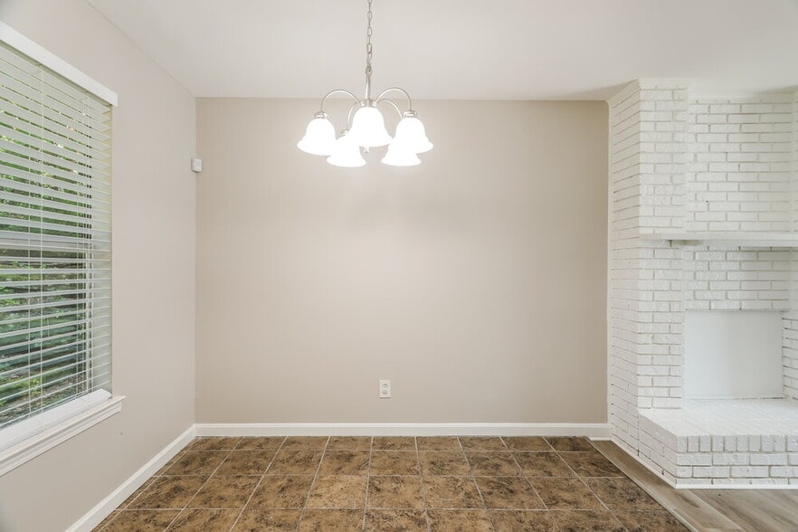 Building Photo - 232 Glenvalley Ln NW