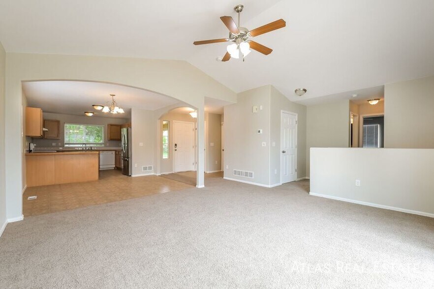 Building Photo - 5714 Sauvignon St