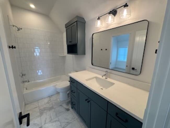 Building Photo - Charming Wheeler Cottage with Modern Comforts
