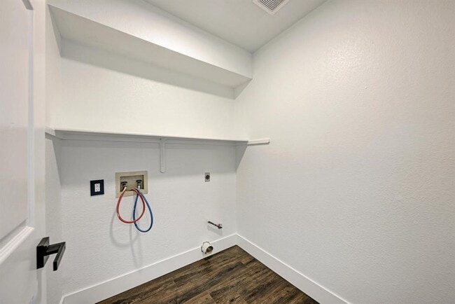 Building Photo - 801 Black Isle Dr