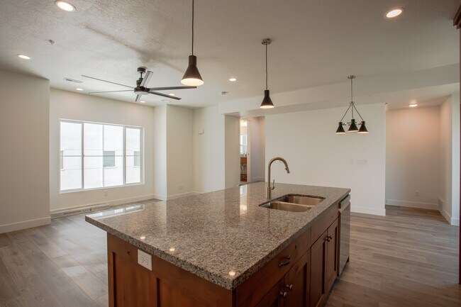 Large windows let the sun shine in. - 361 W Reed Ave