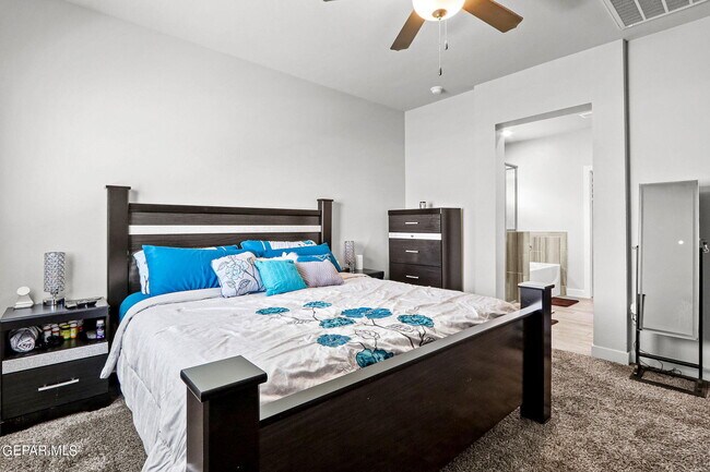 Building Photo - 14813 Tierra Fortaleza Ave