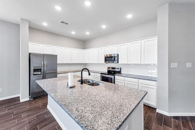 Building Photo - 2410 Blazing Star Dr