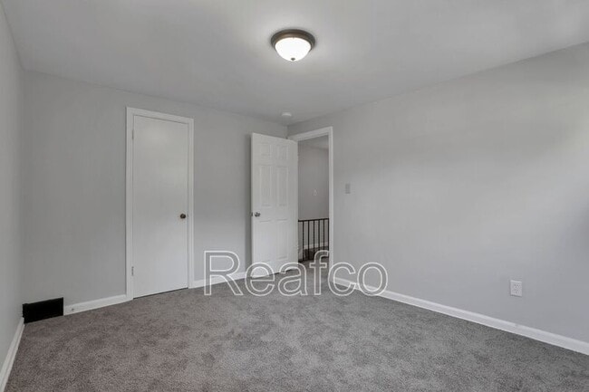 Building Photo - 900 Racine Ave