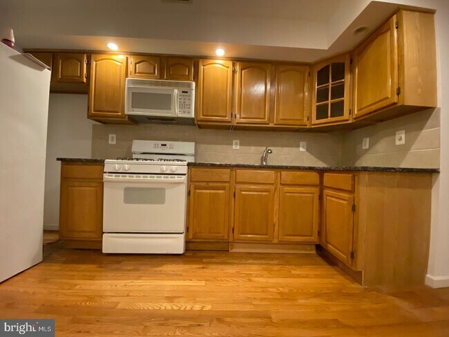 Building Photo - 4304 Lancaster Ave