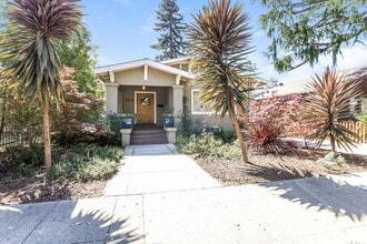 Building Photo - Furnished 1920 Craftsman Bungalow Available In The Dimond District!