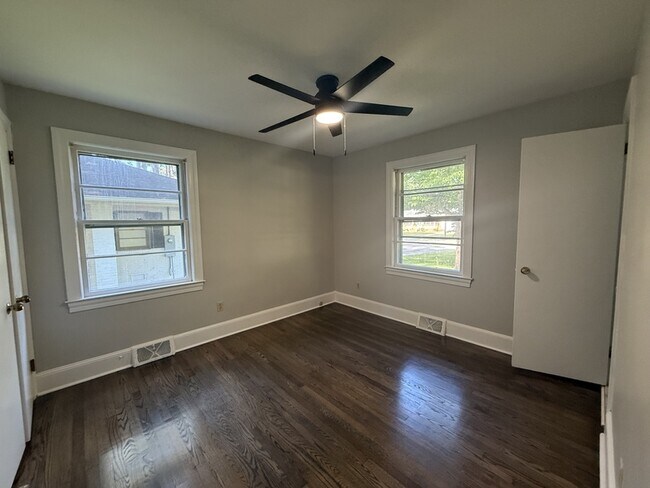 Building Photo - 207 Belvedere Dr