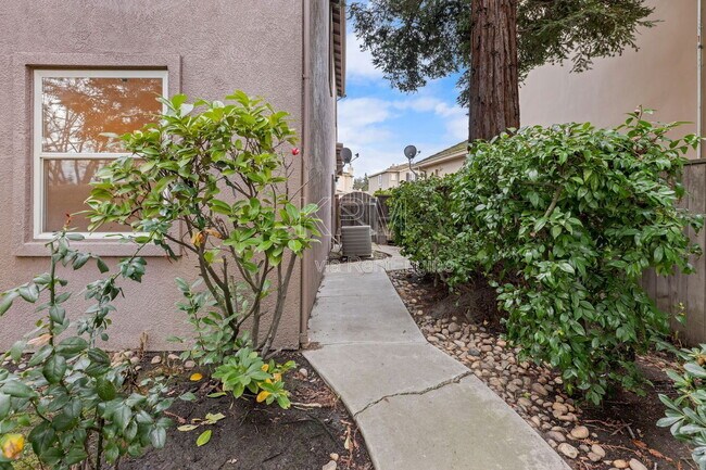 Building Photo - 5956 St Andrews Dr