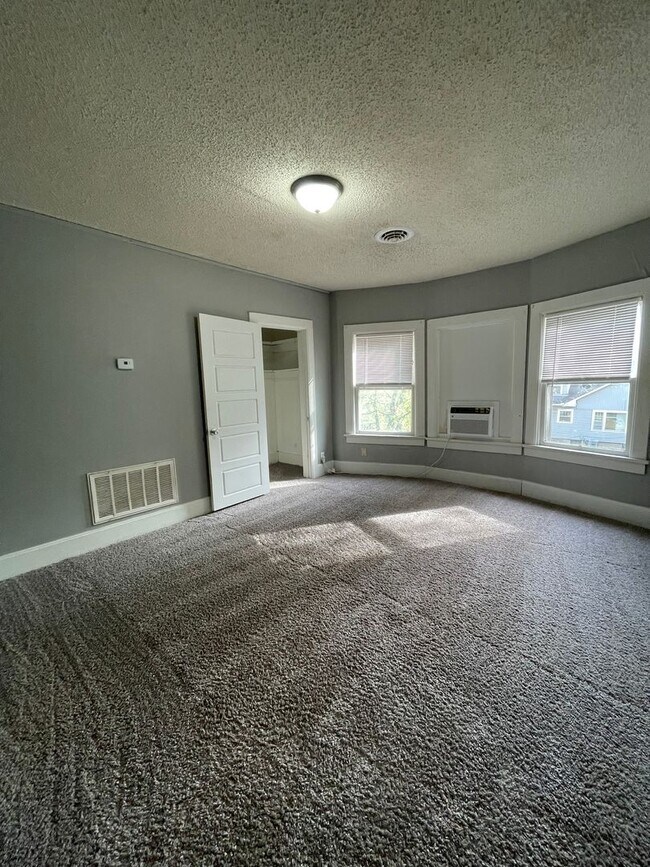 Building Photo - 502 Neosho St