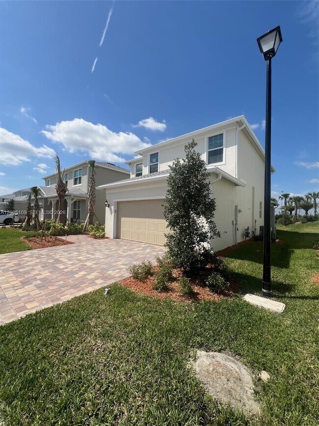 Building Photo - 12222 SW Myrtle Oak Dr