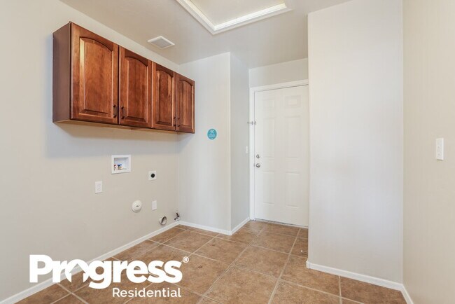 Building Photo - 420 S Blue River Loop