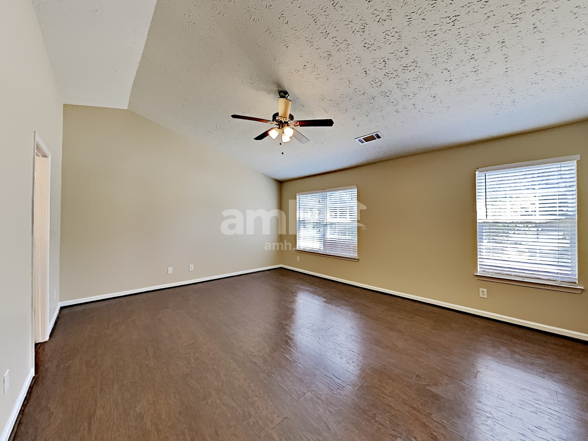 Building Photo - 450 Crested View Dr