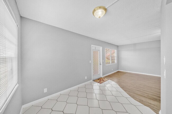 Building Photo - 308 Fanshaw H