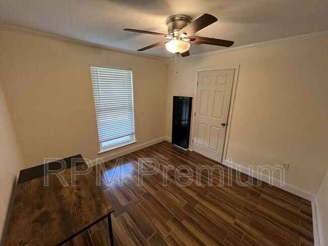 Building Photo - 1944 W Marsden Pl