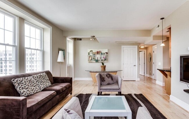 Building Photo - Exceptional 2BR/2BA corner unit with lovely city views. Ready mid-March!