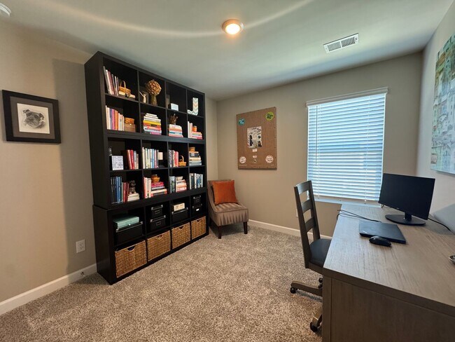 Building Photo - Modern 3-Level Townhome for Rent | Prime SW Charlotte Location