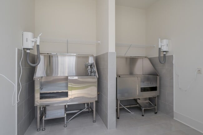 Building Photo - 1009 Stonebrook Ln