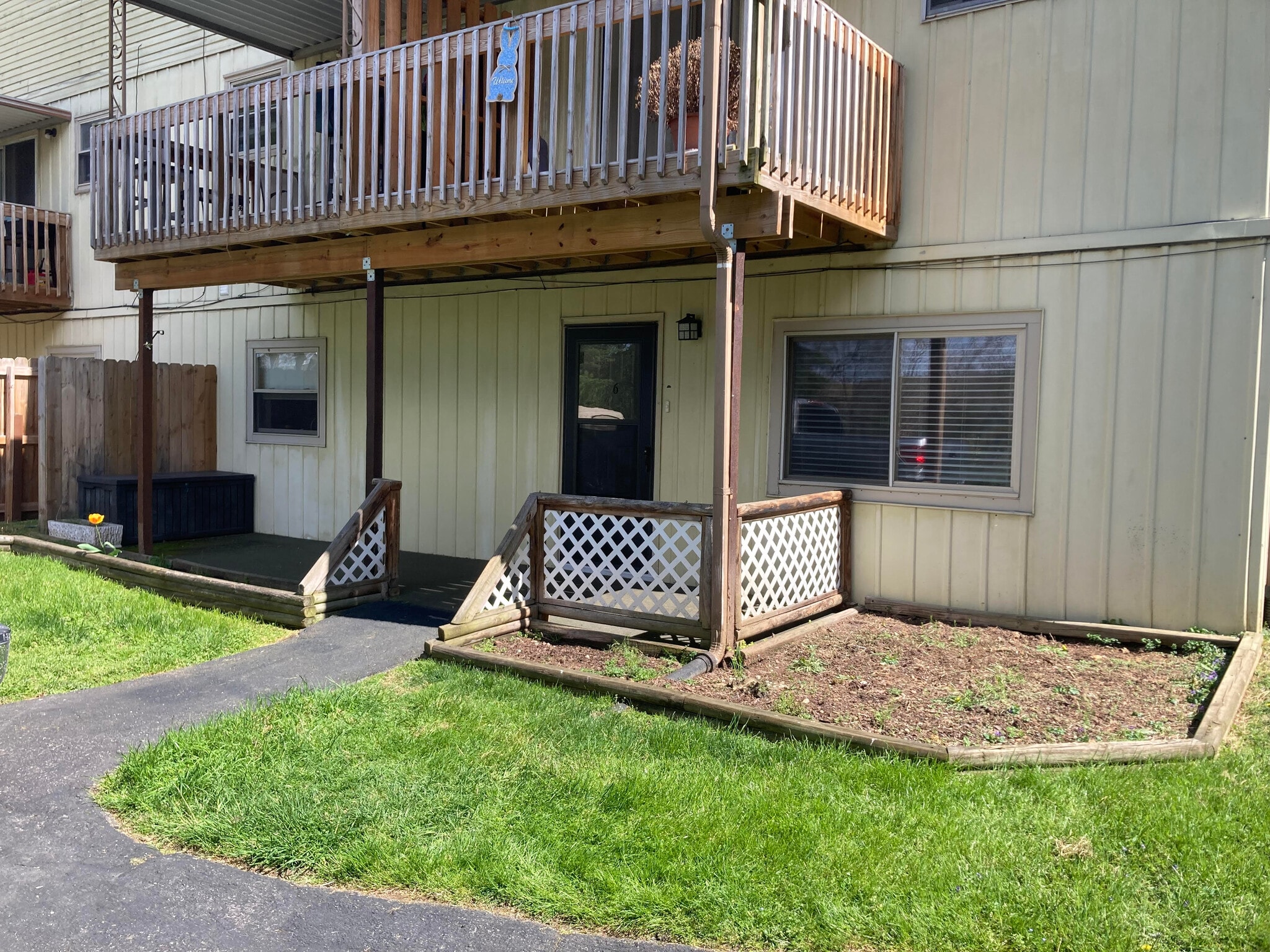 Building Photo - 261 Carlton Ln