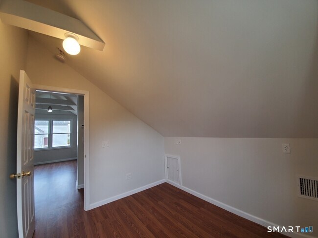 Building Photo - 170 Brookfield Ave