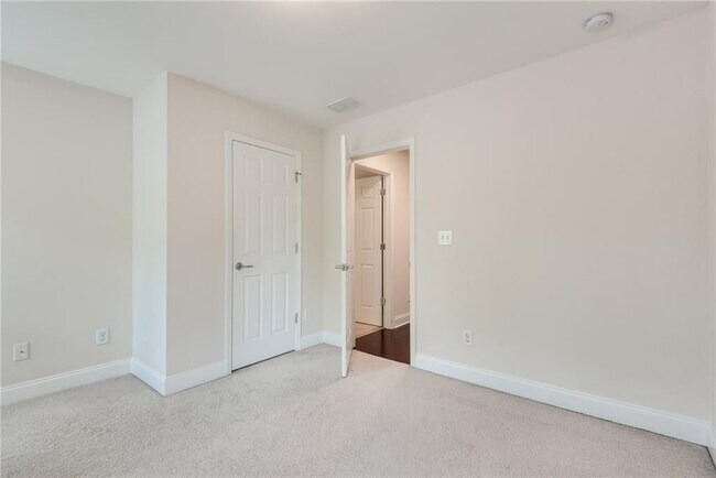 Building Photo - 4905 Greylock Walk SE