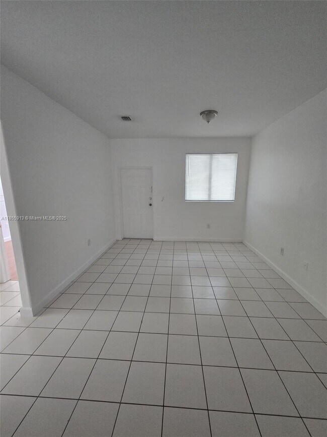 Building Photo - 1663 SE 27th Dr