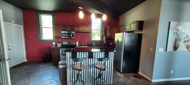 Primary Photo - 194 Central Ave