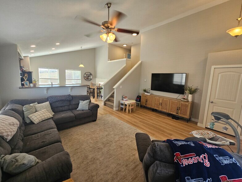 Building Photo - 7431 Willowdale Dr