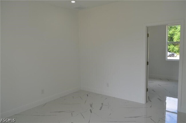 Building Photo - 2611 Carol Pl