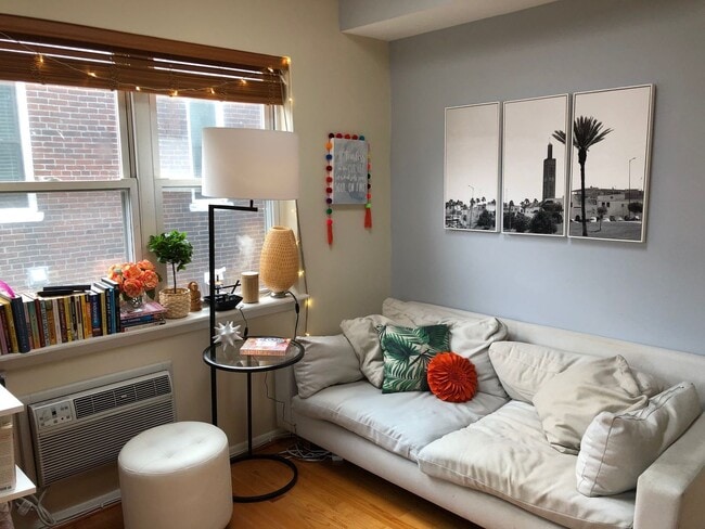 Building Photo - 1BR Gem in the Heart of Logan Circle and 14th St!