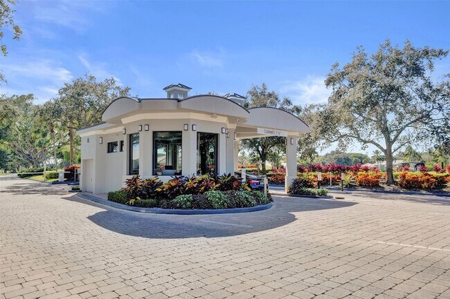 Building Photo - 614 W Lakewoode Cir