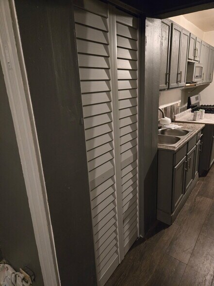 Building Photo - 10508 S Maryland Ave