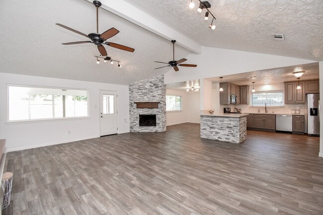 Building Photo - 19734 Redroot Dr