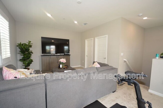 Building Photo - 643 Winchester Dr