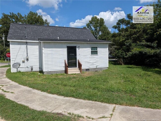 Building Photo - 400 McLeod Rd