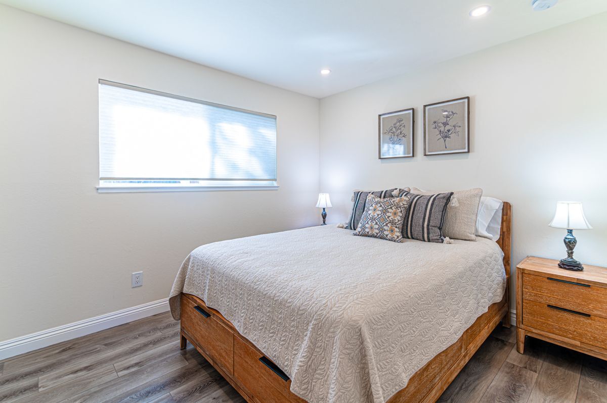 Building Photo - 208 Vista Ct