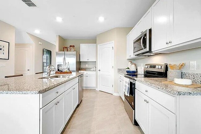 Building Photo - 2030 Maple Ridge Dr