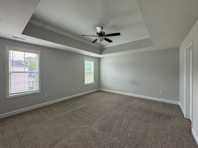 Building Photo - Beautiful 3 Bed 2.5 Bath Home in Raeford