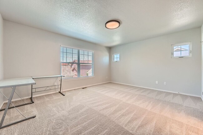 Building Photo - 4 bed /2.5bath Charming Home in Aurora