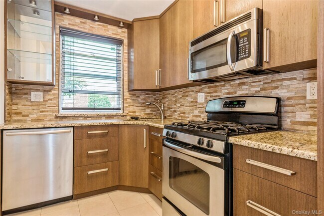 Building Photo - 260-40-260-74 74th Ave