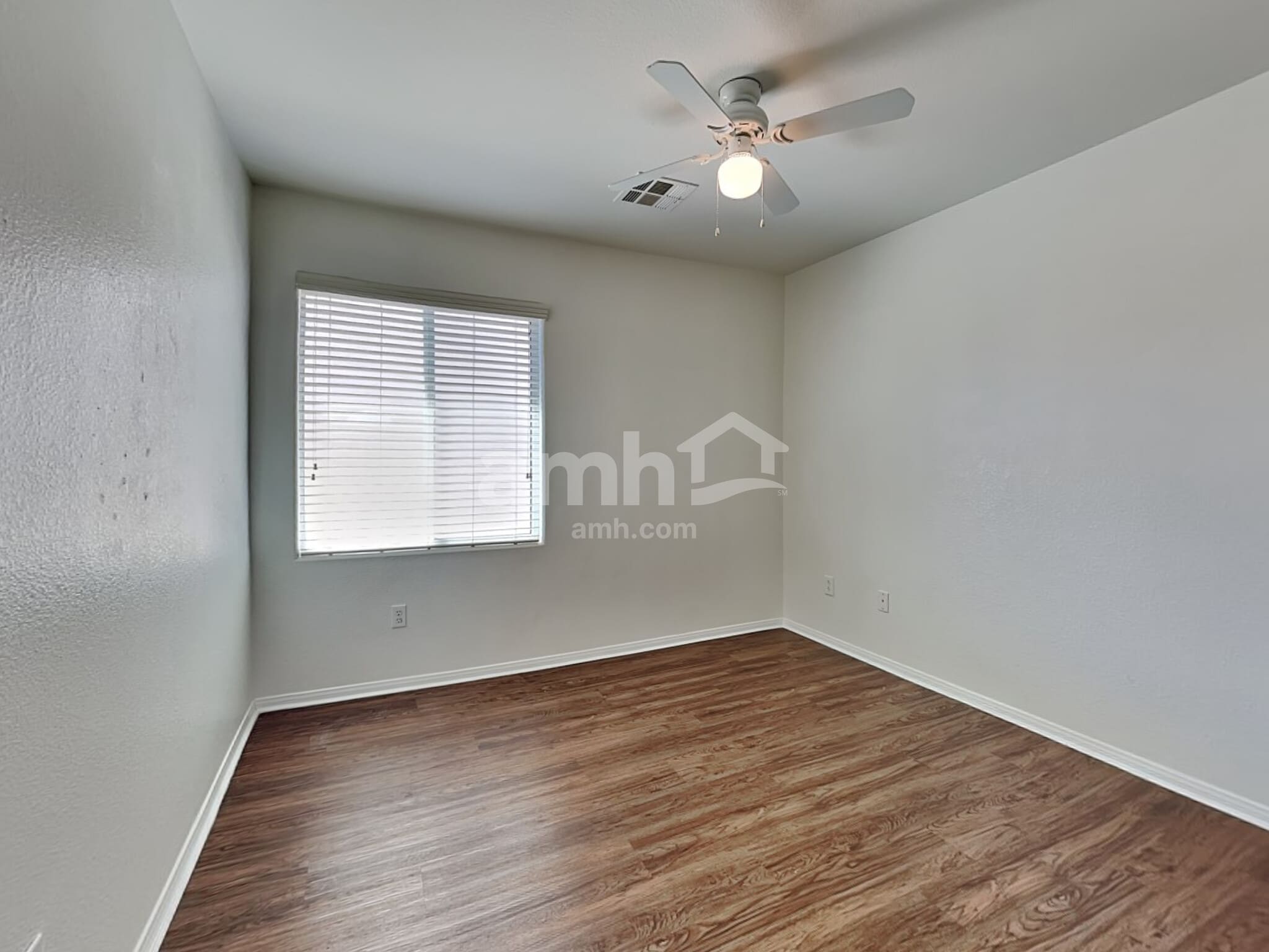 Building Photo - 10822 Elfstrom Ave