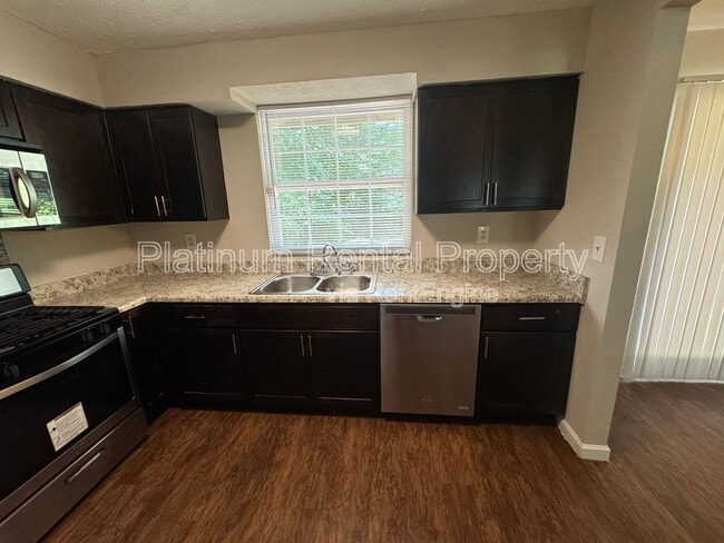 Building Photo - 270 Splitwood Ln
