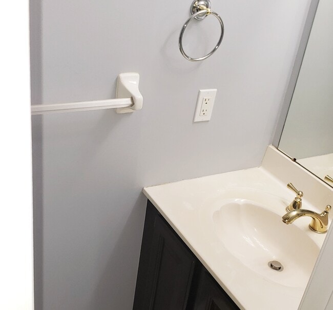 Building Photo - 6 Halstead Pl