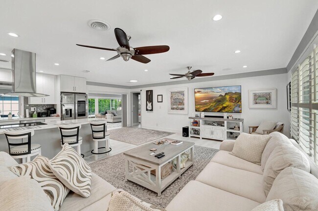 Building Photo - 4450 NE 23rd Ave