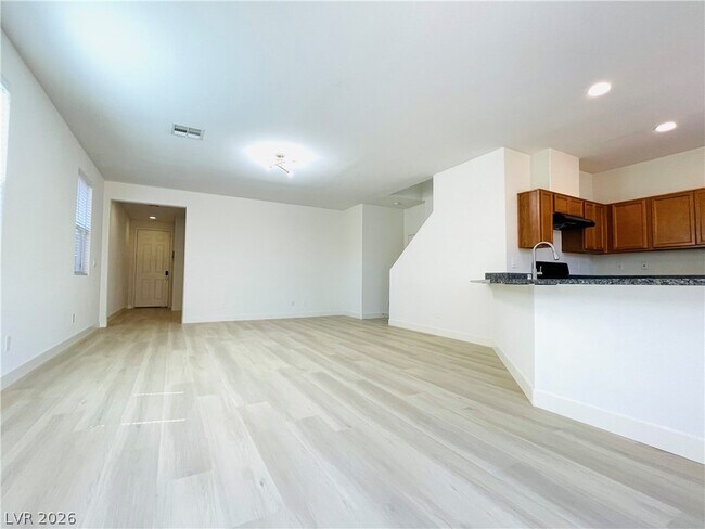 Building Photo - 9206 Valley Betica Ave
