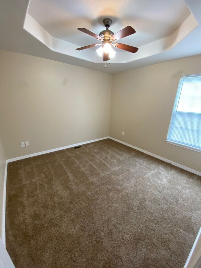 Building Photo - Spacious 4-Bedroom Home Just Minutes from Ft. Leonard Wood