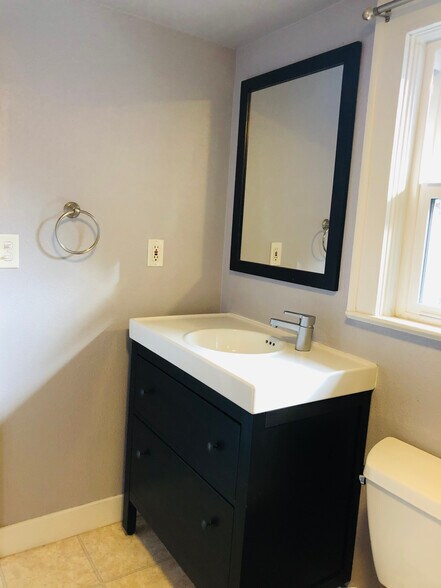 Main floor bathroom - 5336 SE 44th Ave
