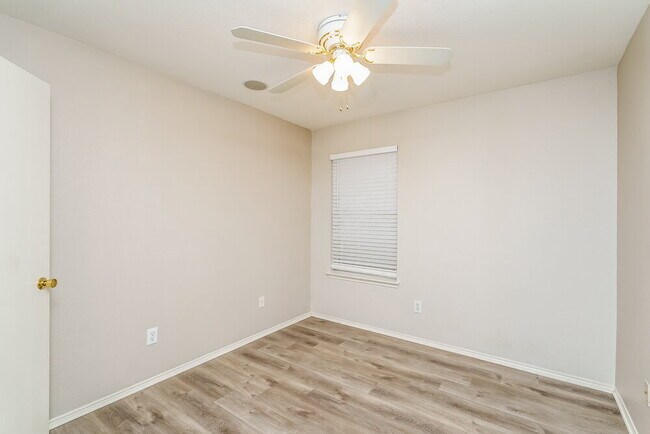 Building Photo - 5528 Spring Ridge Dr