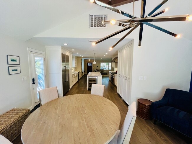 Building Photo - Stunning 3 Bed 2 Bath Downtown Sunnyvale w...