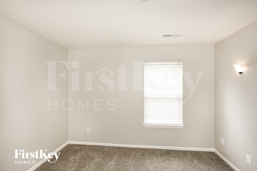 Building Photo - 15551 Dusty Trail