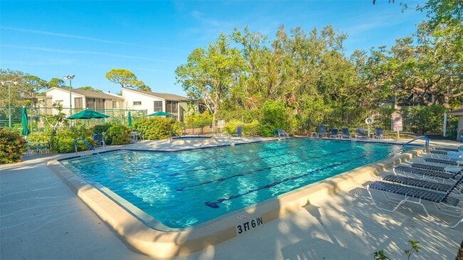 Building Photo - 1611 Clower Creek Dr